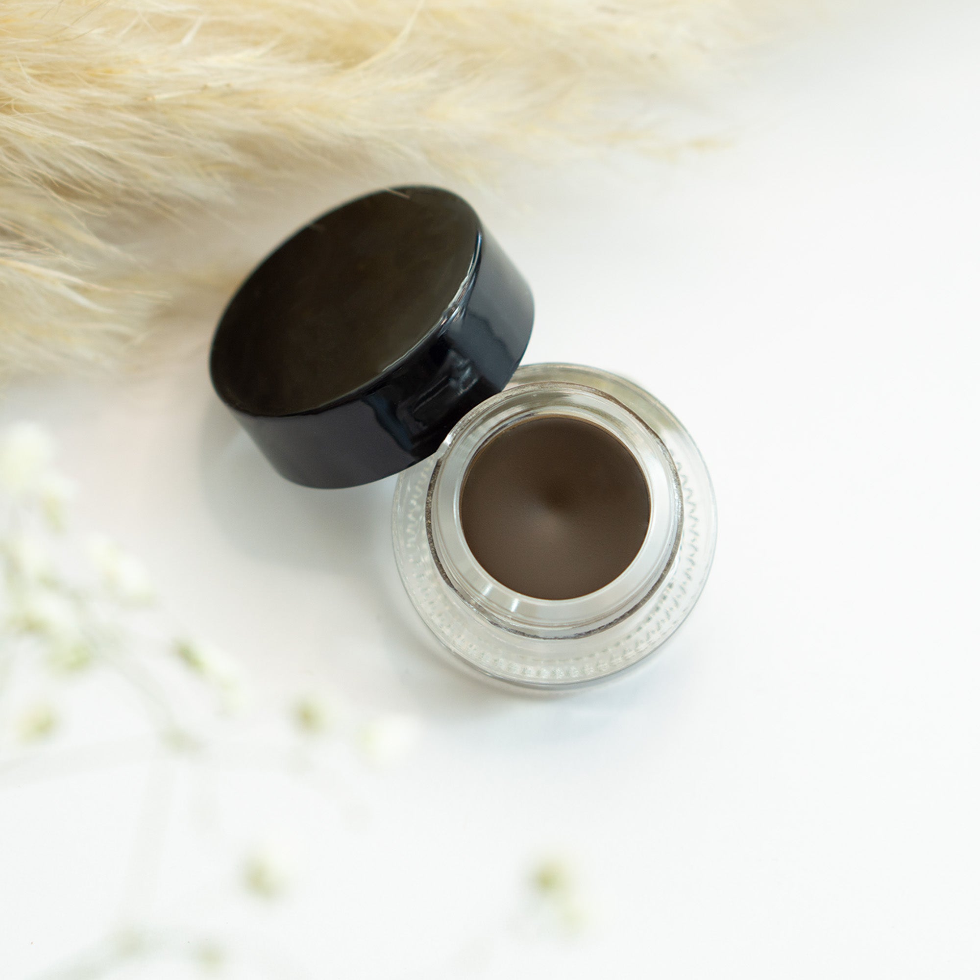 Sérénité Soin brown gel eyeliner with smudge-proof formula for natural defined eye look